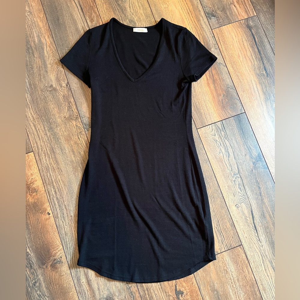 Aritzia Golden by TNA short sleeve slim fit dress